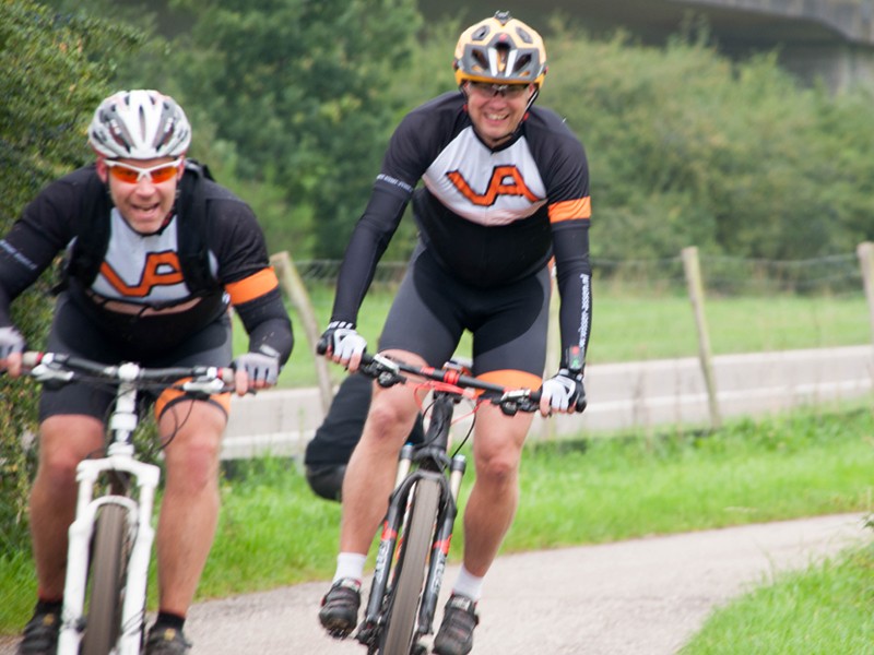 Visser Assen fietst voor het goede doel