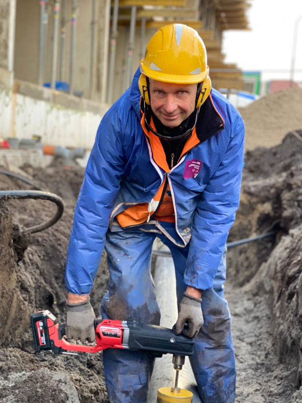 Gatenzaag Milwaukee M18 FRAD aan het werk | Visser Assen